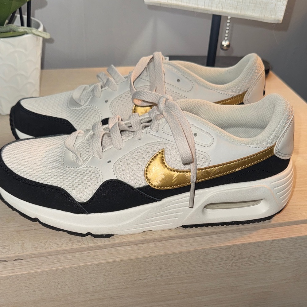 Nike Women's Sneakers in Gold, Black, and White